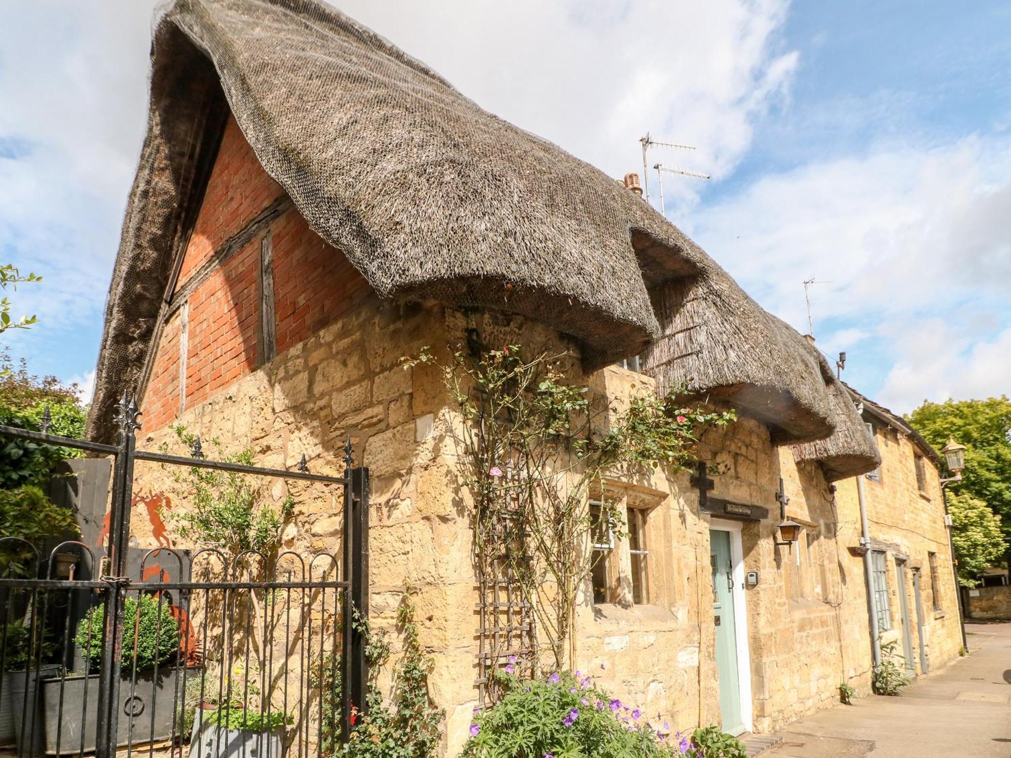 Thatched Cottage Chipping Campden Exterior photo