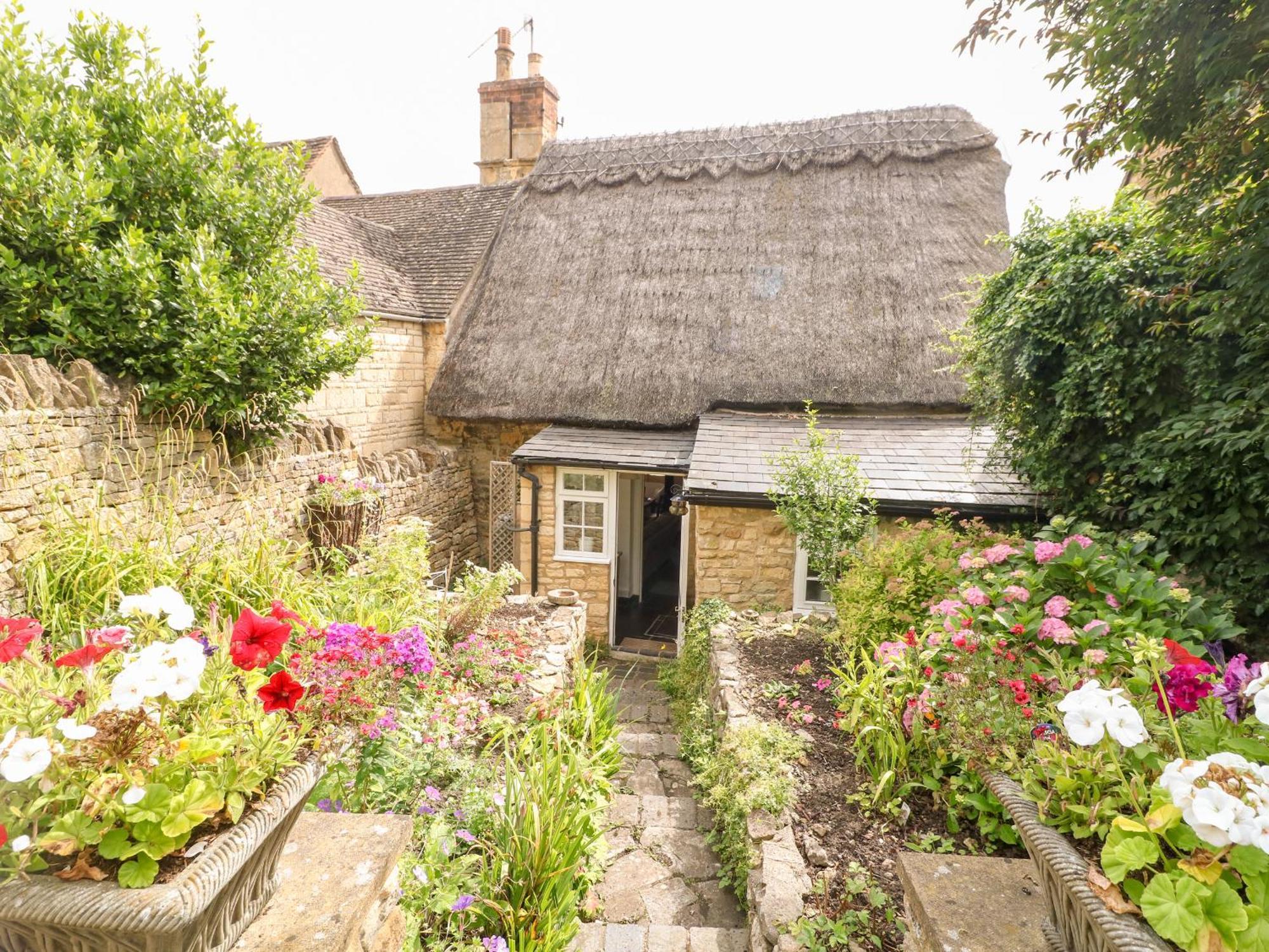 Thatched Cottage Chipping Campden Exterior photo